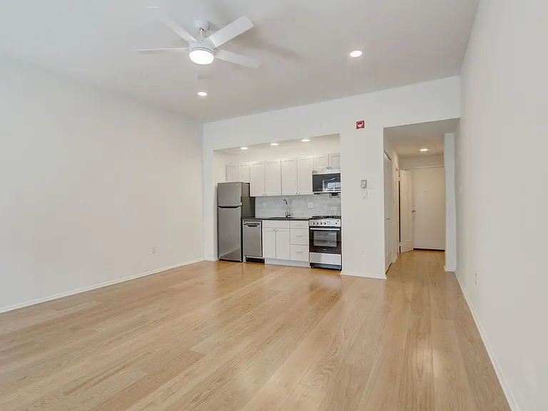 Franklin House Apartments — Photo 11