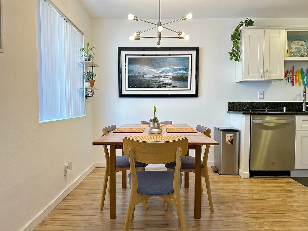 2 bed, 910 sqft, $3,895 — Photo 3
