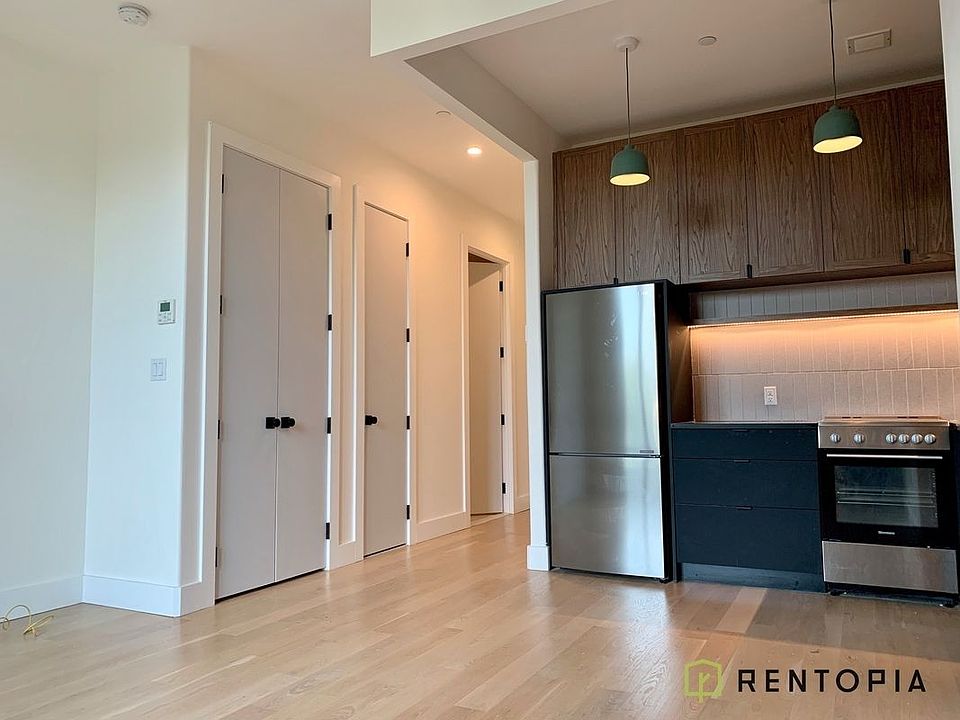1st image of 420 Tompkins Ave #324