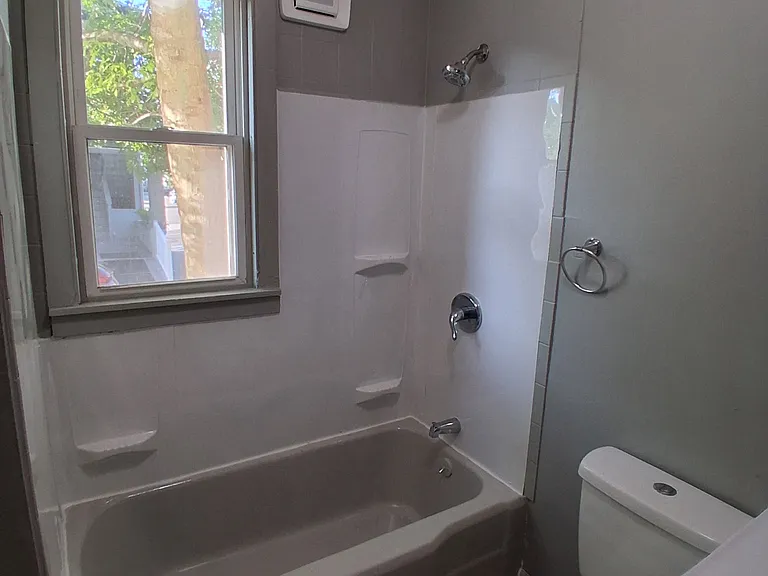 133 Farmington Ave #1 — Photo 9