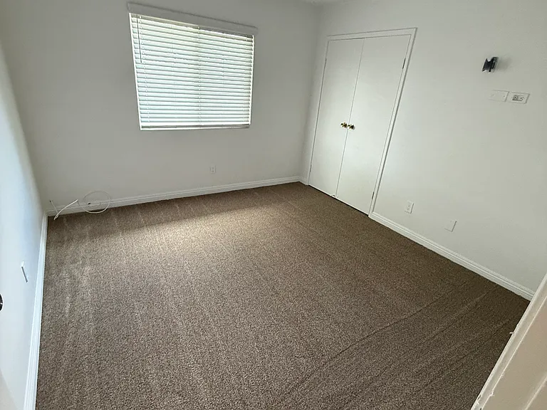 3222 W Nicolet St — Photo 11