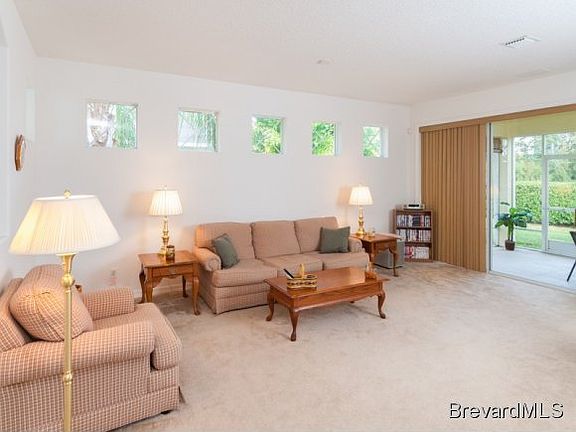 4th image of 427 SW Tangerine Sq