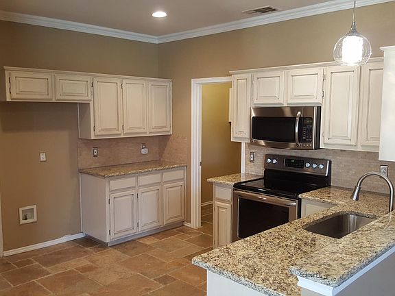 2nd image of 2208 Chapman Dr