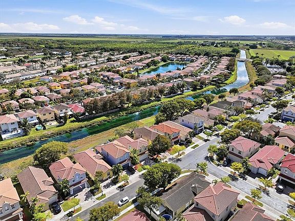 5th image of 1211 NE 40th Road