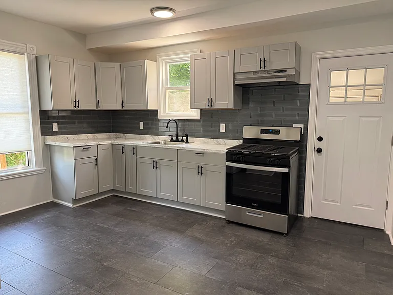 54 South St #1A — Photo 8