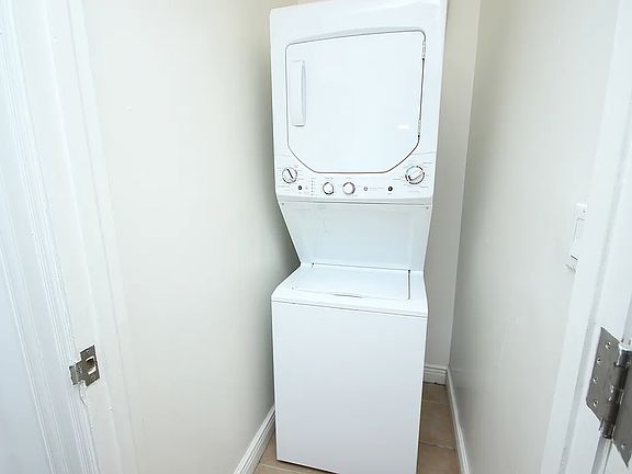 3rd image of 2506 21st St APT 3