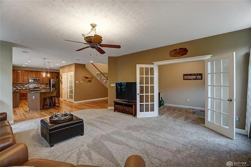 4 bed, 3.5 bath, 3470 sqft, $3,800 — Photo 4