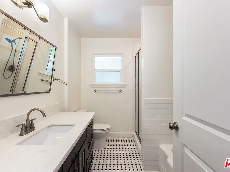 1561 Hazelwood Ave — Photo 11