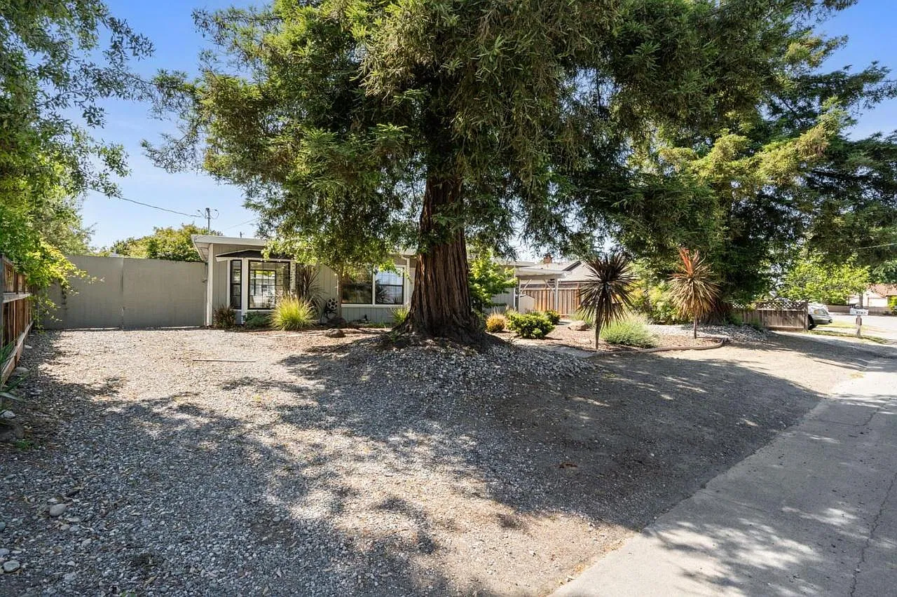 2 bed, 1016 sqft, $4,200 — Photo 4