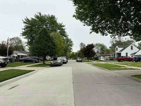 Exterior Neighborhood (street photo)