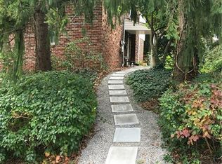 312 Canterbury Dr, Pittsburgh, PA 15238