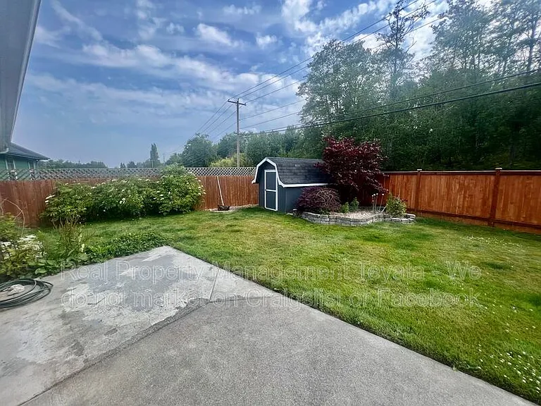 8390 Richmond Park Rd — Photo 21
