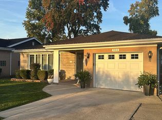 932 N Delphia Ave, Park Ridge, IL 60068