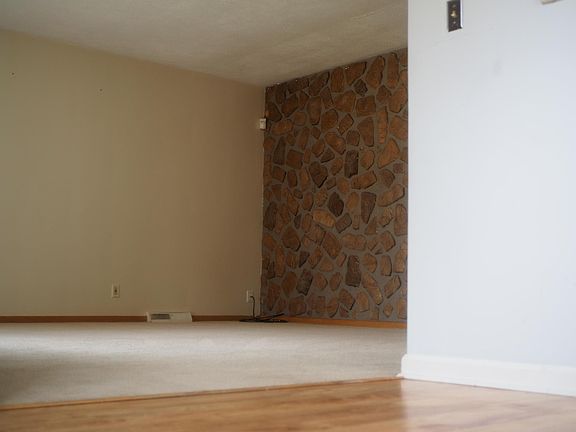 3rd image of 5365 E 134th St