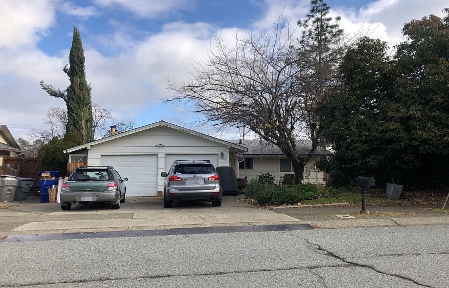 1345 Pleasant St photo 1