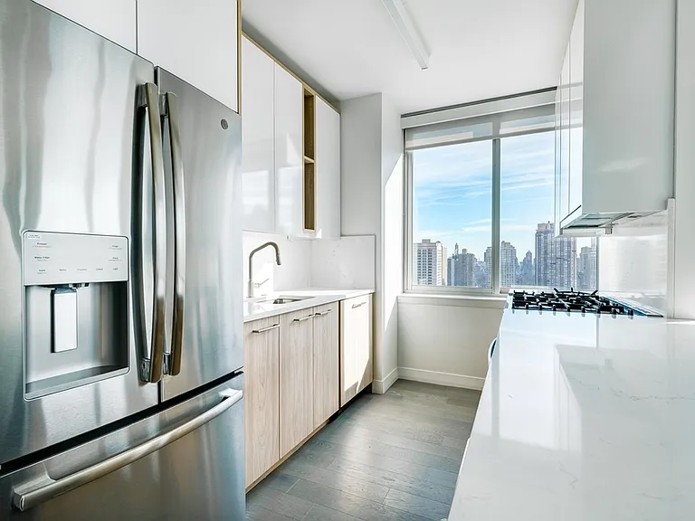 101 W End Ave #24H — Photo 3