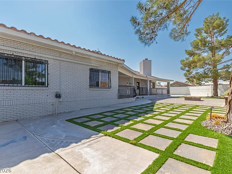 60 E Levi Ave — Photo 66