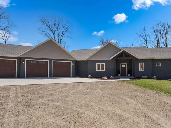 902 Woodsmen Ct NE, Alexandria, MN 56308