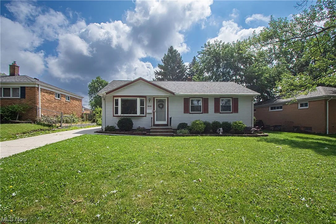 3645 Glenbar Dr photo 1