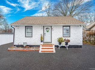 26 E Smith Street, Amityville, NY 11701