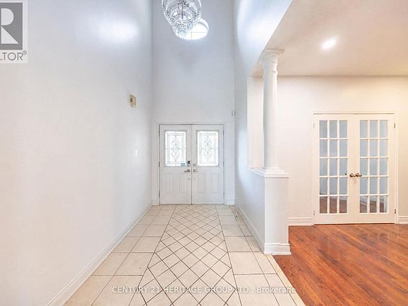 3rd image of 92 Edenbrook Hill Dr
