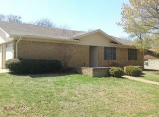 208 Dixon Dr, Hewitt, TX 76643