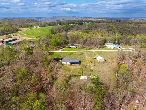 5th image of 212 Davis Rd