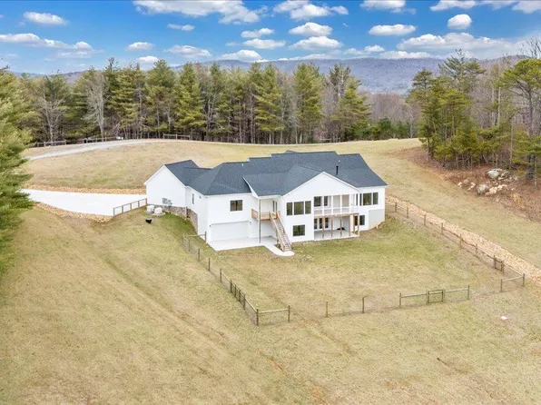 1516 Powder Mill Rd, Elk Creek, VA 24326