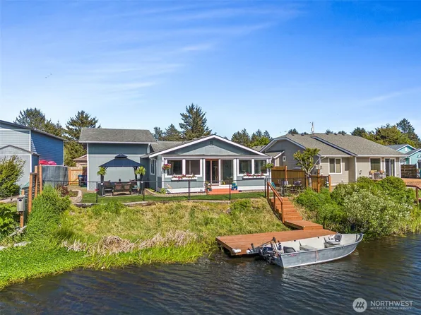 157 Canal Drive NE, Ocean Shores, WA 98569