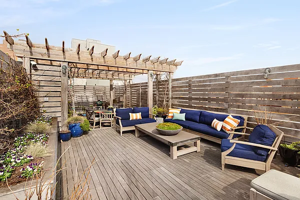 Sold by Compass | media 21