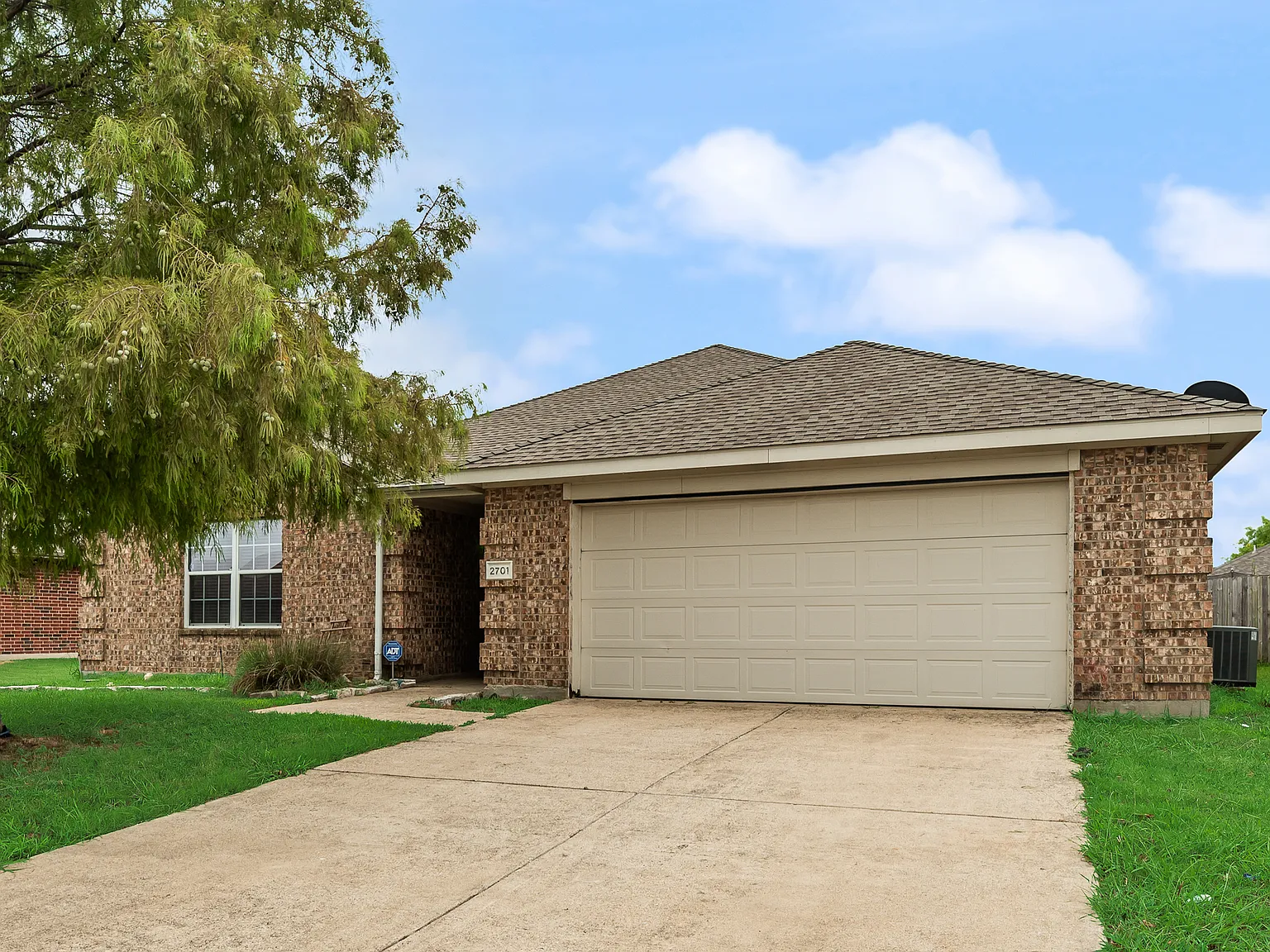 3 bed, 1954 sqft, $1,895 — Photo 2
