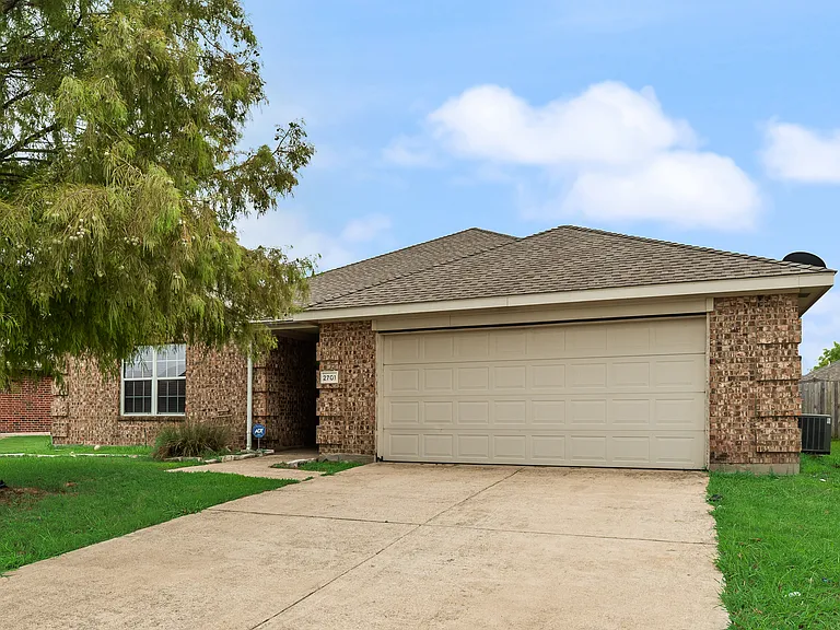 2701 Mockingbird St — Photo 1