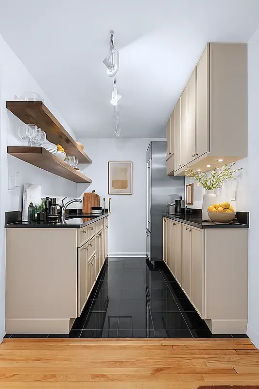 305 West 18th Street — Photo 4