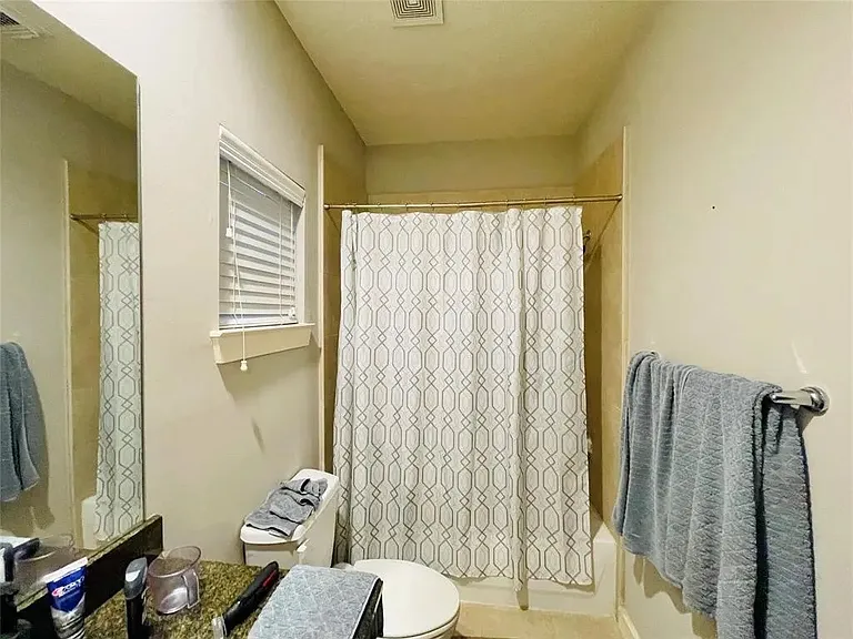 4422 Center St — Photo 23