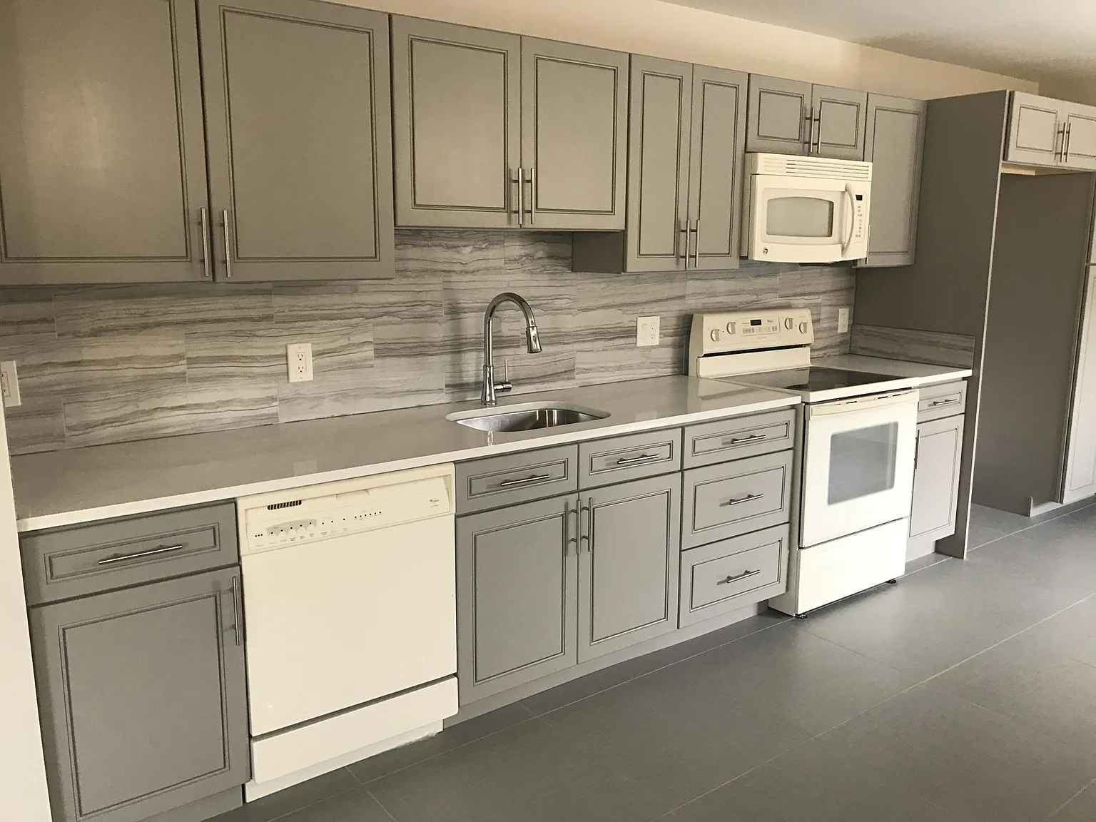 2 bed, 1.0 bath, 912 sqft, $2,250 — Photo 3