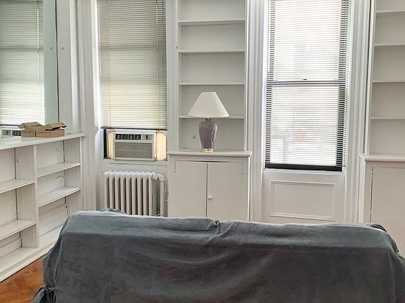 3rd image of 124 E 61st St #3B