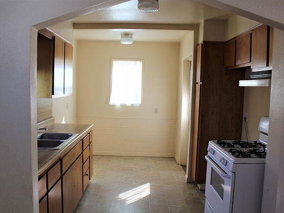 5th image of 315 W Lowell Ave