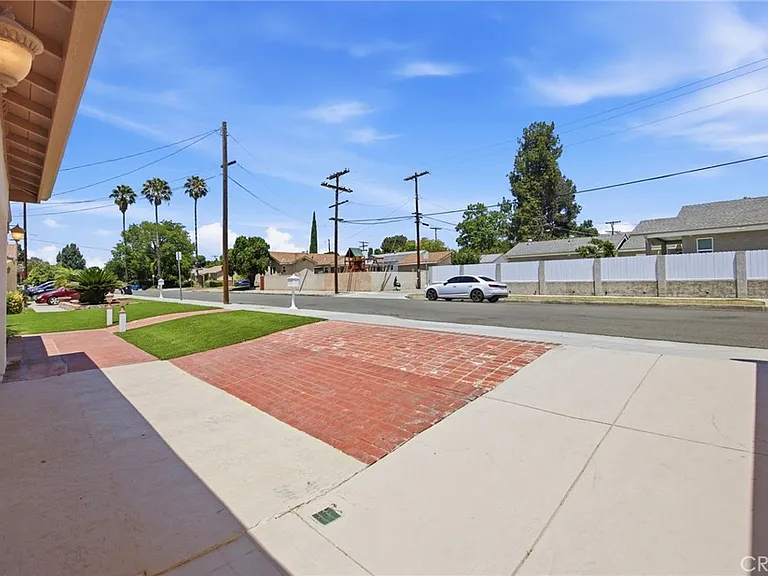 18112 Osborne St — Photo 11
