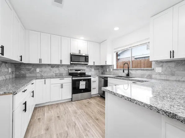 10402 Rancho Bernardo Ln, Sugar Land, TX 77498