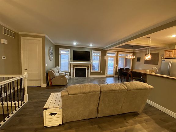 3rd image of 1402 Highland Pointe Way