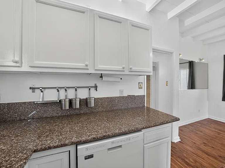 1815 W Balboa Blvd — Photo 8