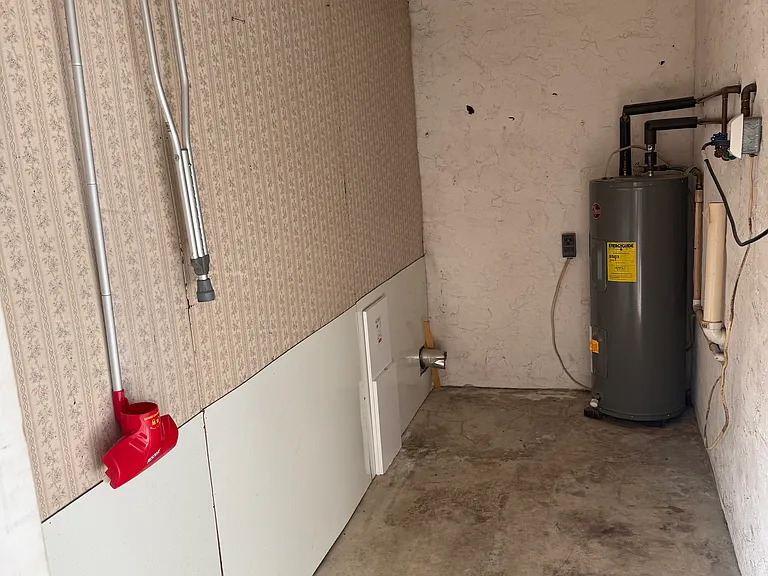 Storage closet, laundry hookup