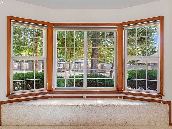 3rd image of 10385 Pine Ridge Dr