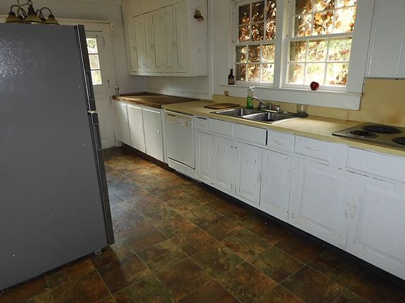3rd image of 103 Staunton Ter