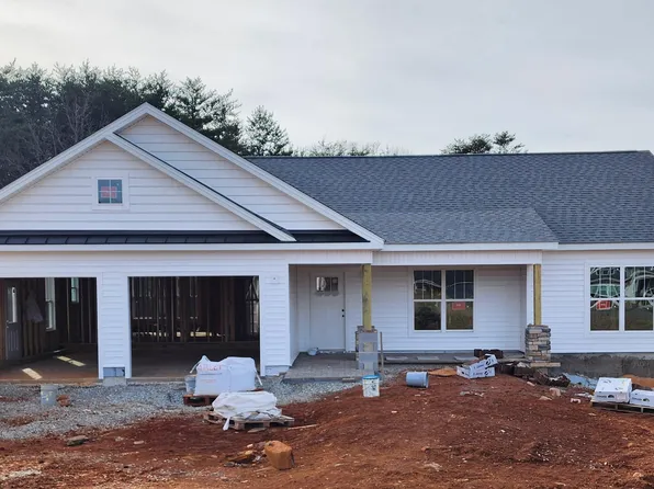 245 Windsor Castle Dr, Moneta, VA 24121