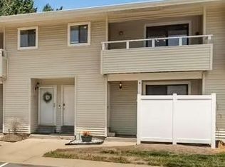 612 Summer Winds Ln #E, Saint Peters, MO 63376