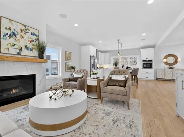 1 Stoneridge Rd, Smithfield, RI 02917