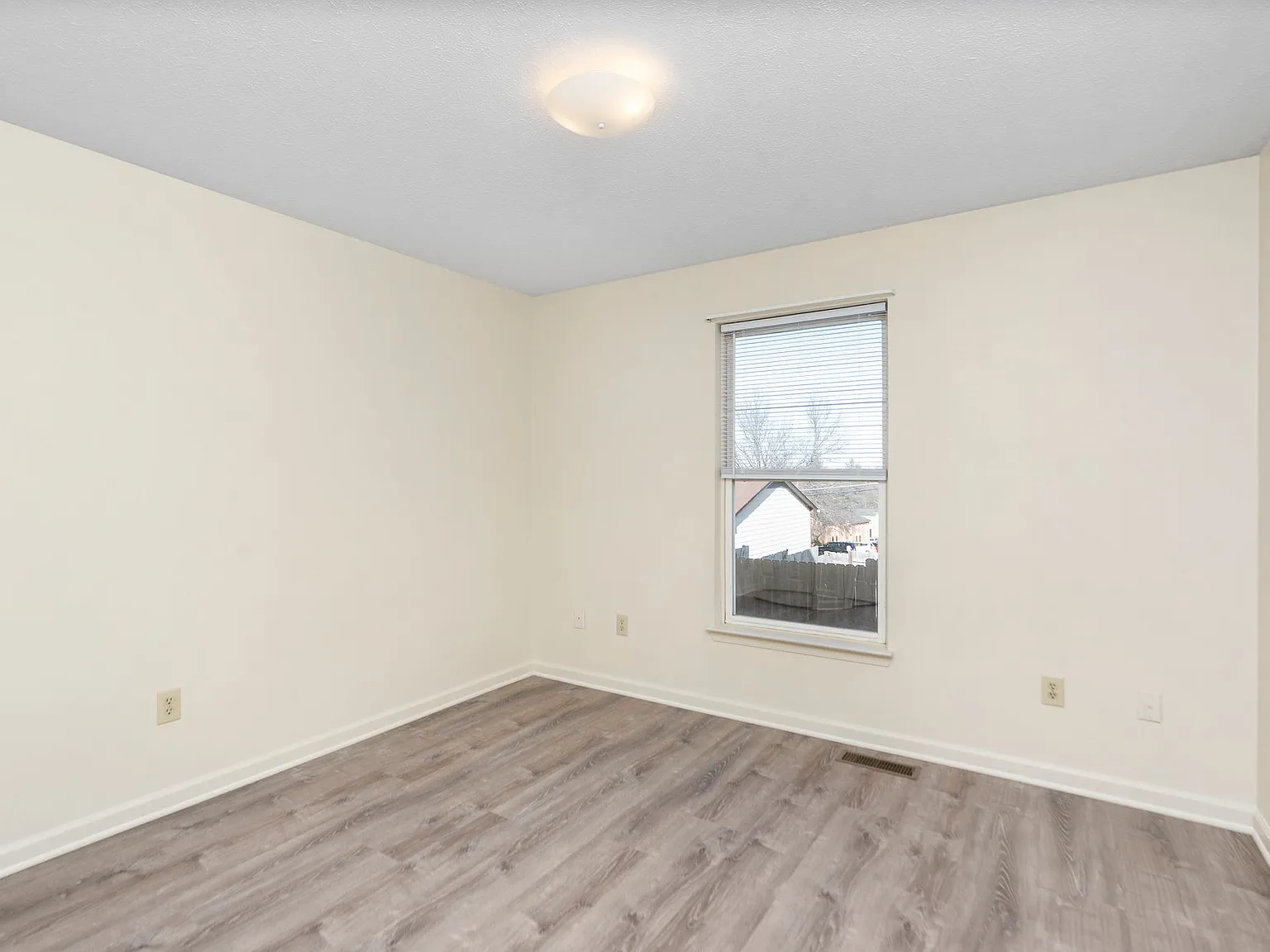 1 bed, 500 sqft, $895 — Photo 3