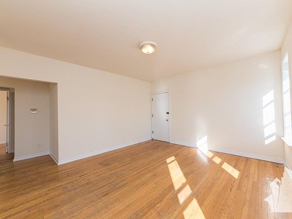4th image of 3000 N Whipple St Unit T2