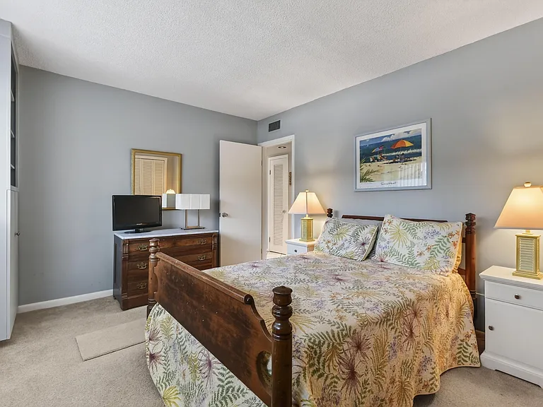 139 Sunrise Ave — Photo 12